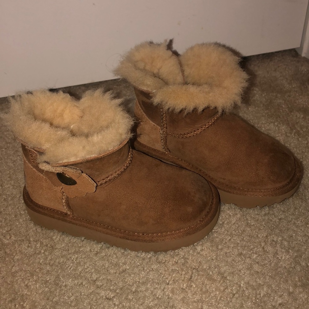 Tan ugg boots
